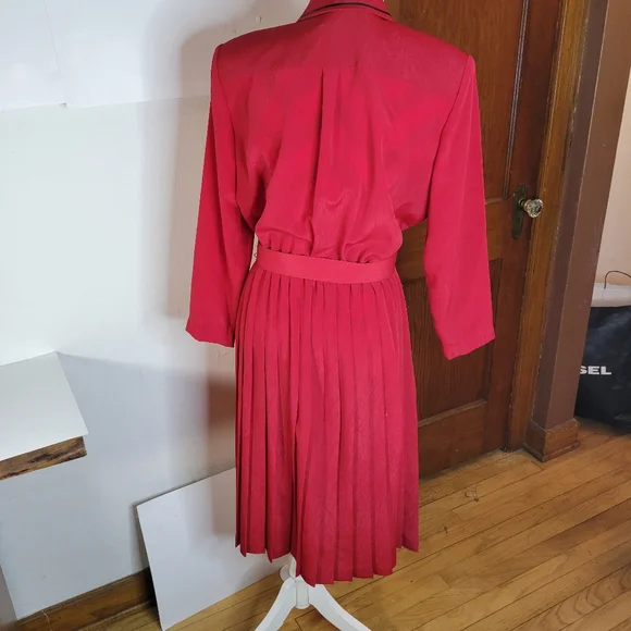 Vntg Leslie Fay Petites USA Made Button front Pleated Skirt Red dress Size 12 - Picture 8 of 13